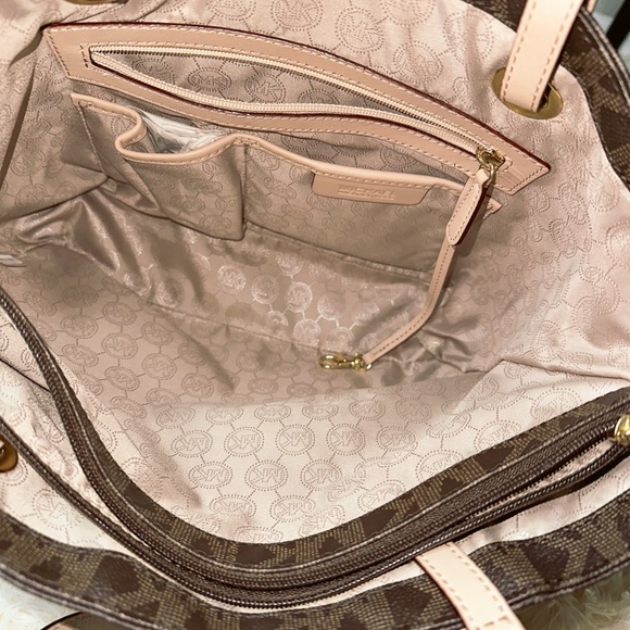 Michael Kors Mocha Jet Set East West Signature Tote - Picture 6 of 10